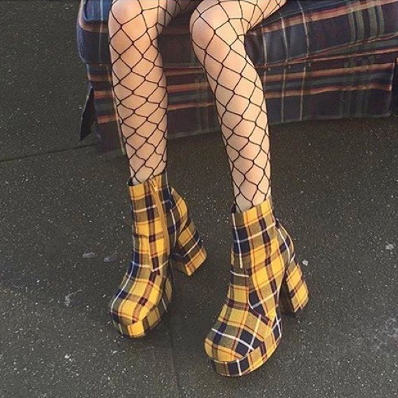 unif yellow boots